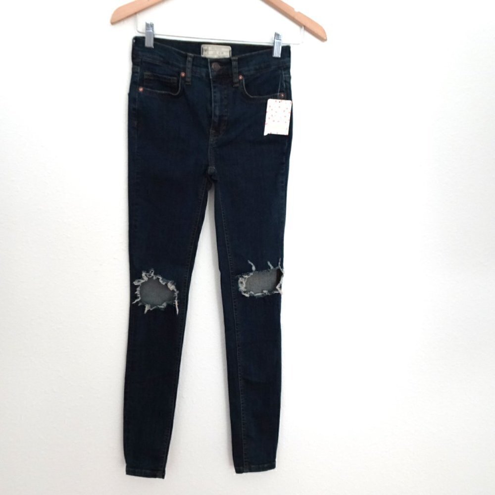 Free People Distressed Knee Jeans Women's Size 24 Blue Denim High Rise - Picture 2 of 8